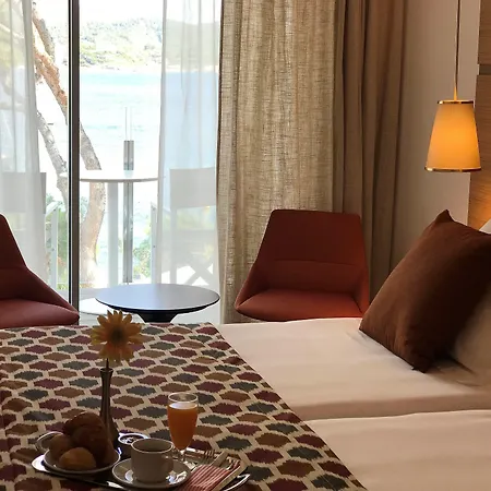 Готель Coronado Thalasso &