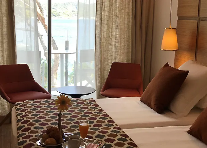 Готель Coronado Thalasso &