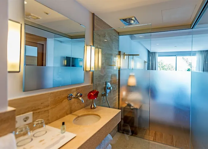 Готель Coronado Thalasso &